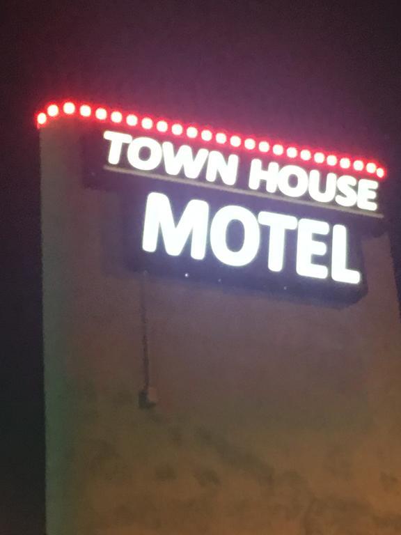 Town House Motel ลินวู้ด ภายนอก รูปภาพ