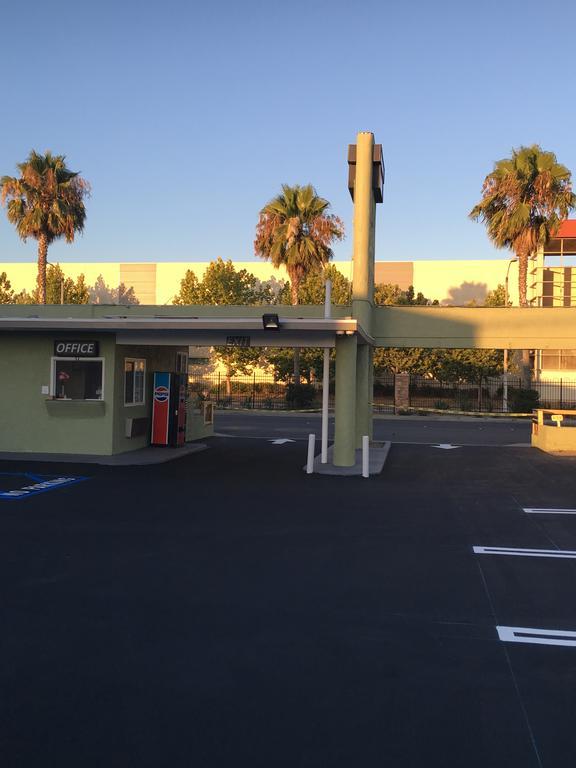 Town House Motel ลินวู้ด ภายนอก รูปภาพ