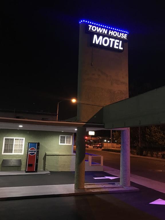 Town House Motel ลินวู้ด ภายนอก รูปภาพ