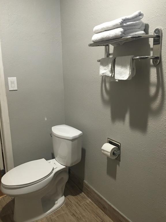 Town House Motel ลินวู้ด ภายนอก รูปภาพ