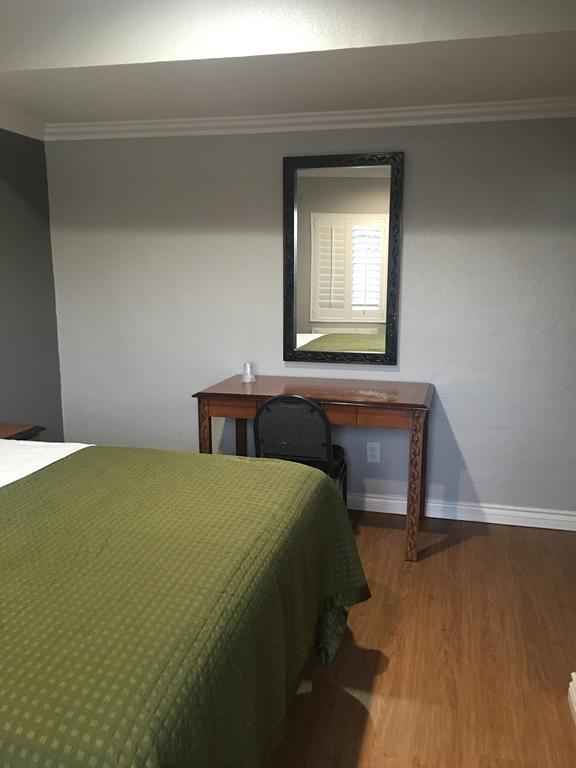 Town House Motel ลินวู้ด ภายนอก รูปภาพ