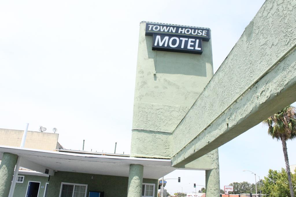 Town House Motel ลินวู้ด ภายนอก รูปภาพ