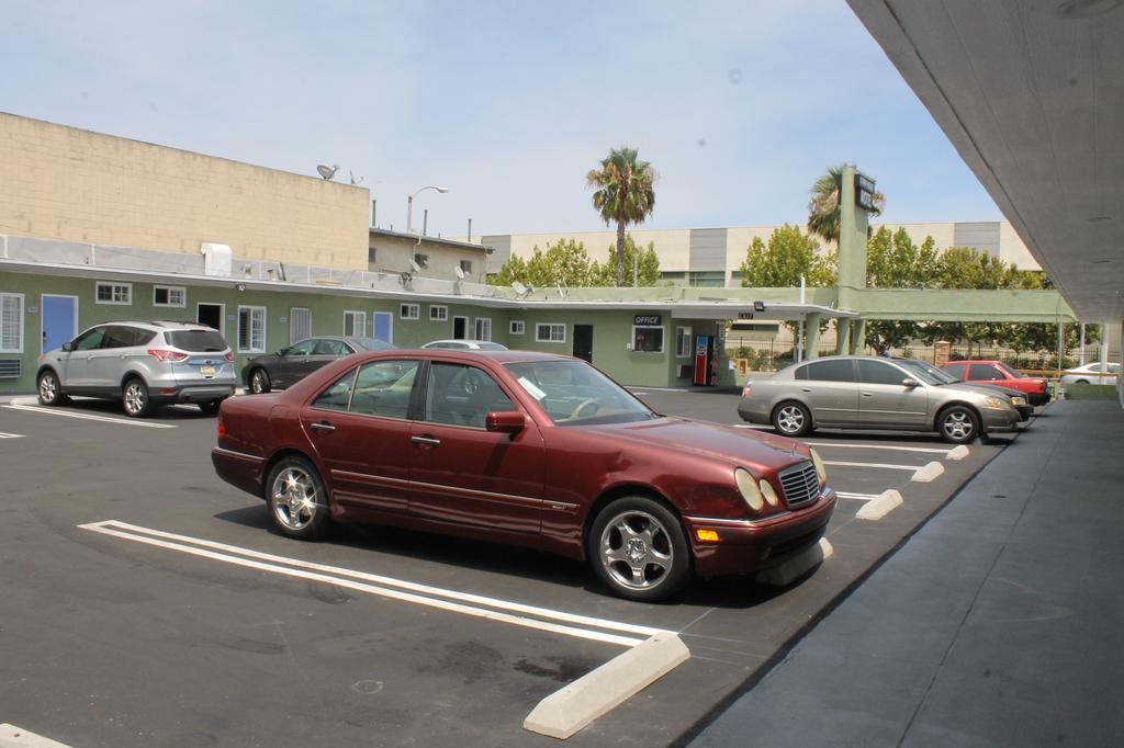 Town House Motel ลินวู้ด ภายนอก รูปภาพ