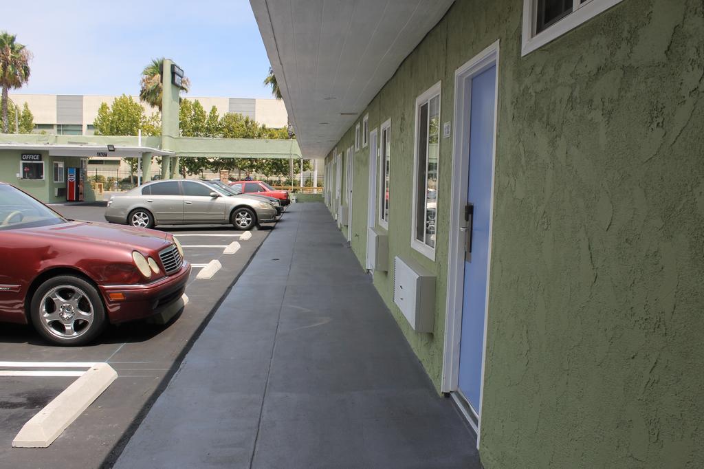 Town House Motel ลินวู้ด ภายนอก รูปภาพ