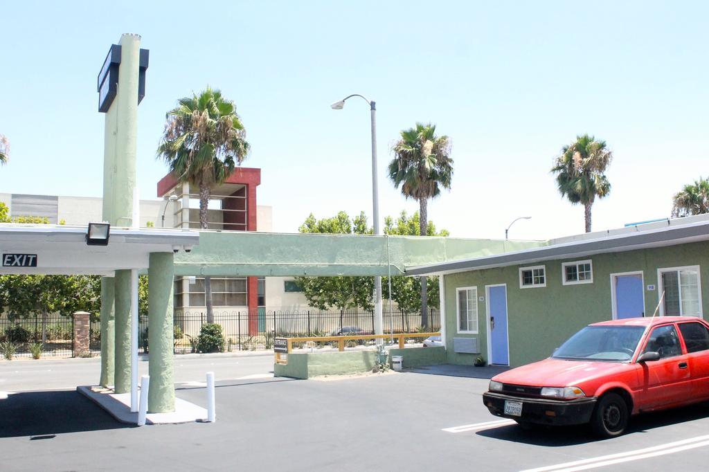 Town House Motel ลินวู้ด ภายนอก รูปภาพ