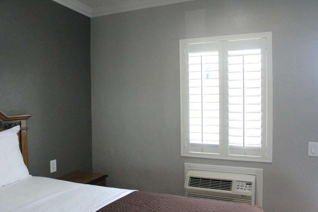 Town House Motel ลินวู้ด ภายนอก รูปภาพ