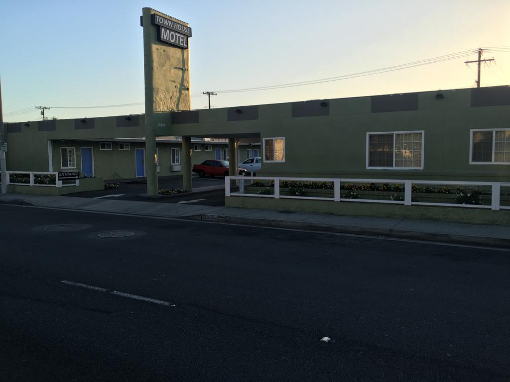 Town House Motel ลินวู้ด ภายนอก รูปภาพ