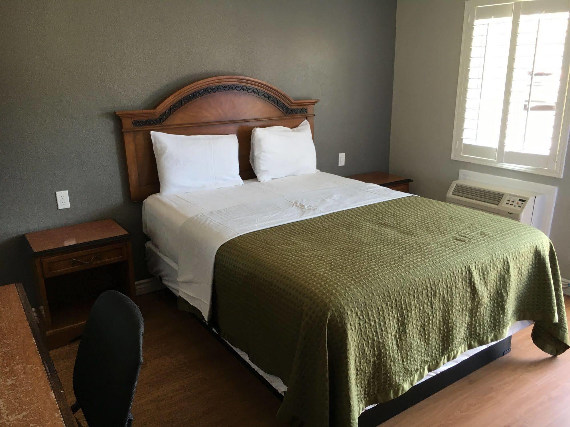 Town House Motel ลินวู้ด ภายนอก รูปภาพ