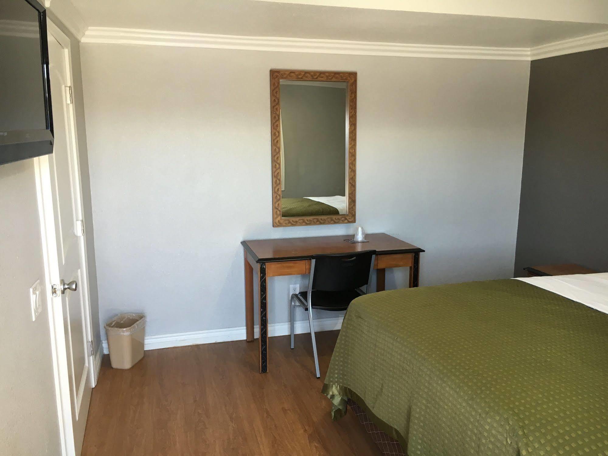 Town House Motel ลินวู้ด ภายนอก รูปภาพ