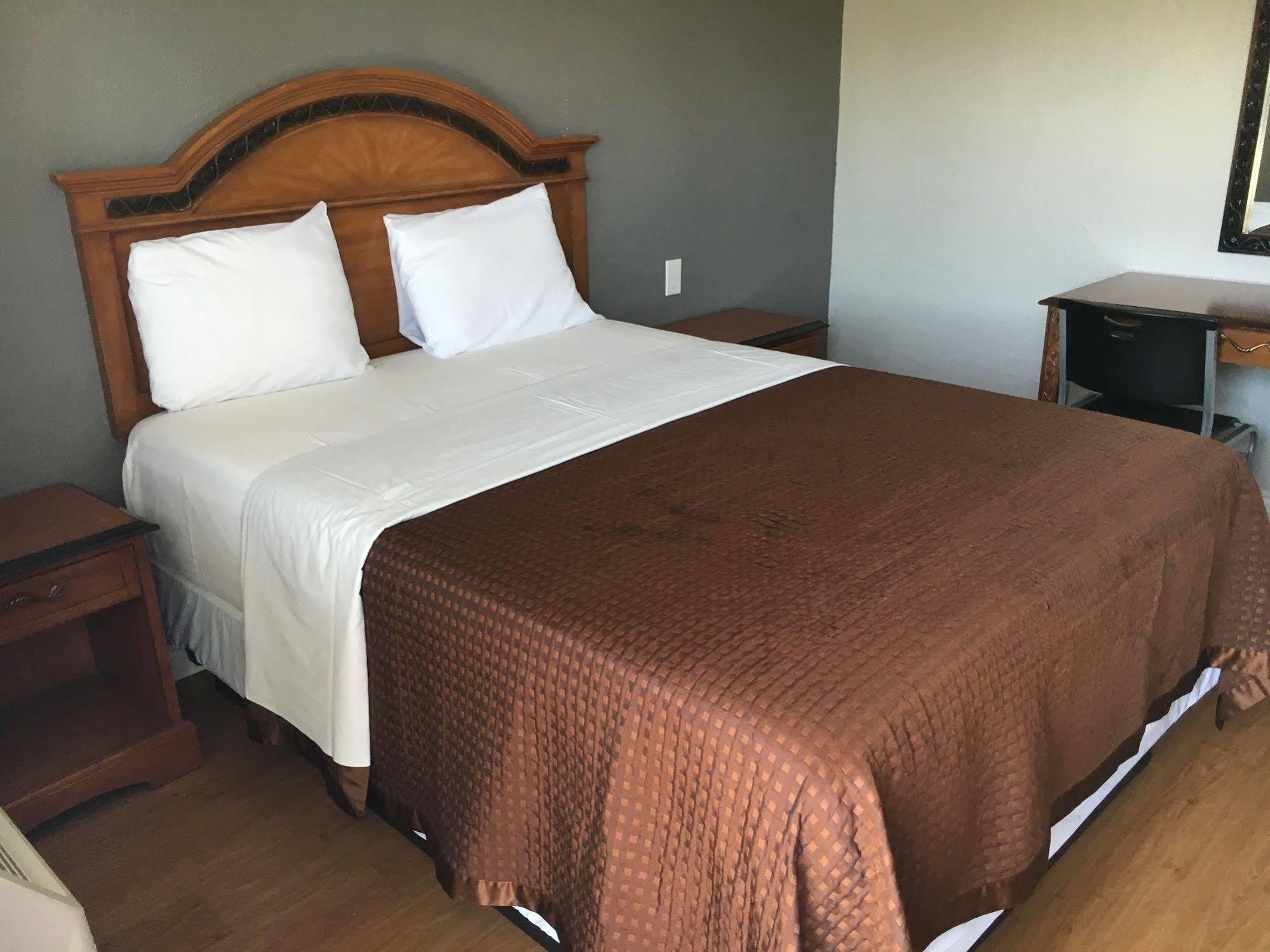 Town House Motel ลินวู้ด ภายนอก รูปภาพ